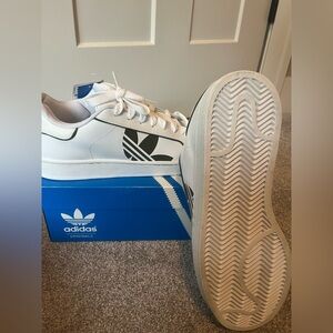 NIB Adidas Originals White and Olive Sneakers